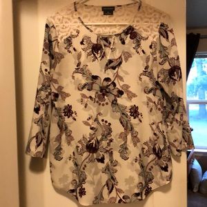 Blouse with lace detail